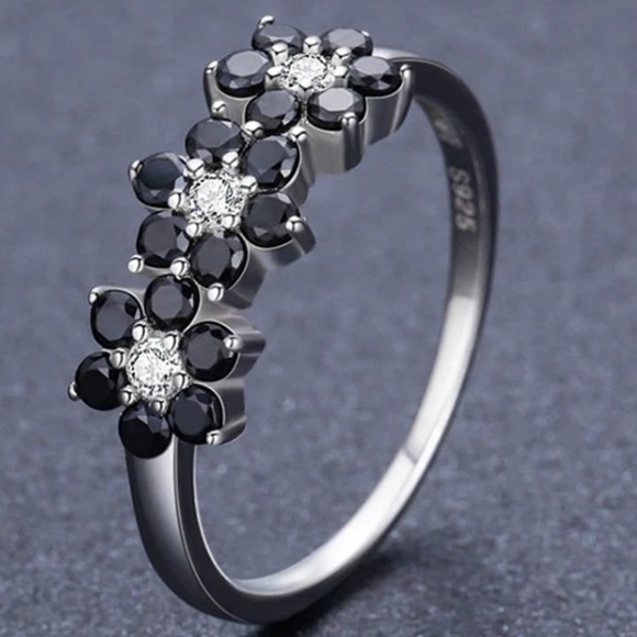 NWOT 925 sterling silver black spinel flower ring - Picture 5 of 7